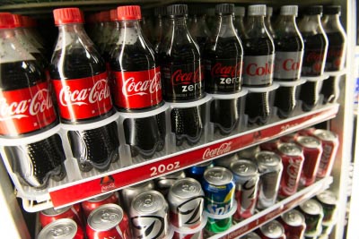 Coke y Pepsi firmaron un compromiso para bajar el consumo de calorías